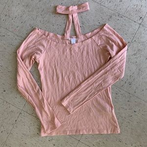 Top with build in choker